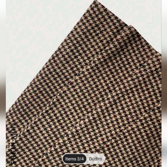 New Buckled Pleated Skirt - Picture 3 of 5